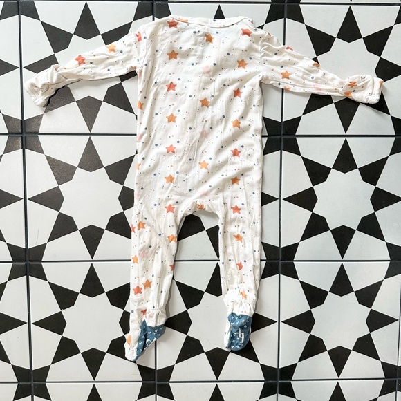 Posh Peanut Star Footie 0-3mo - Picture 3 of 5